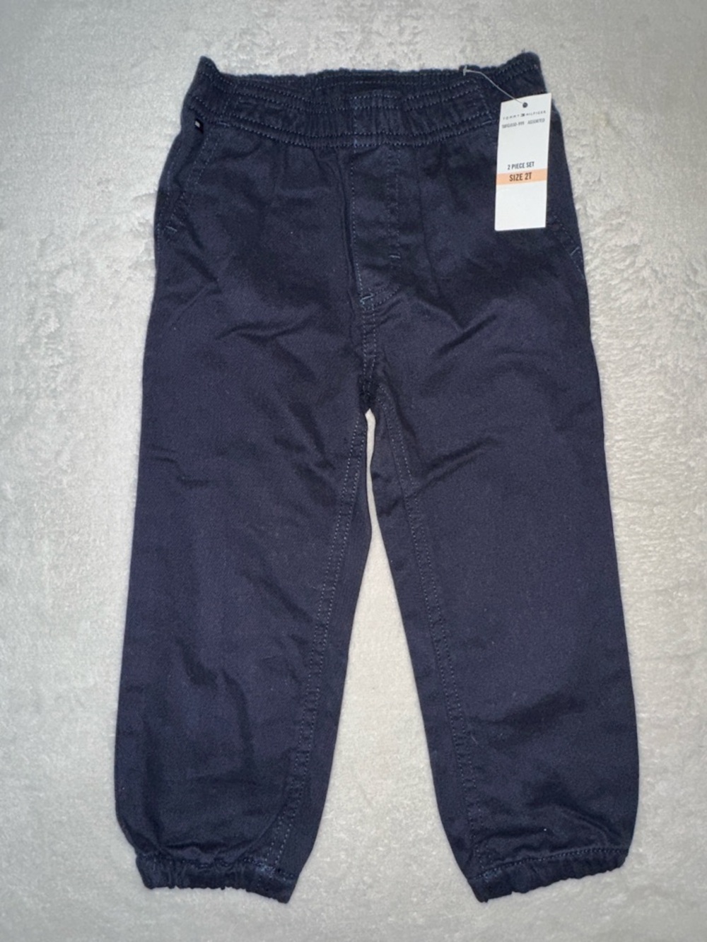 🆕 Tommy Hilfiger Outfit- Boy (2T) - Picture 3 of 3